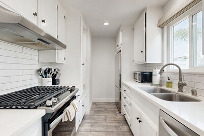 Snowbird-friendly home with great location near the ocean, washer/dryer, & WiFi