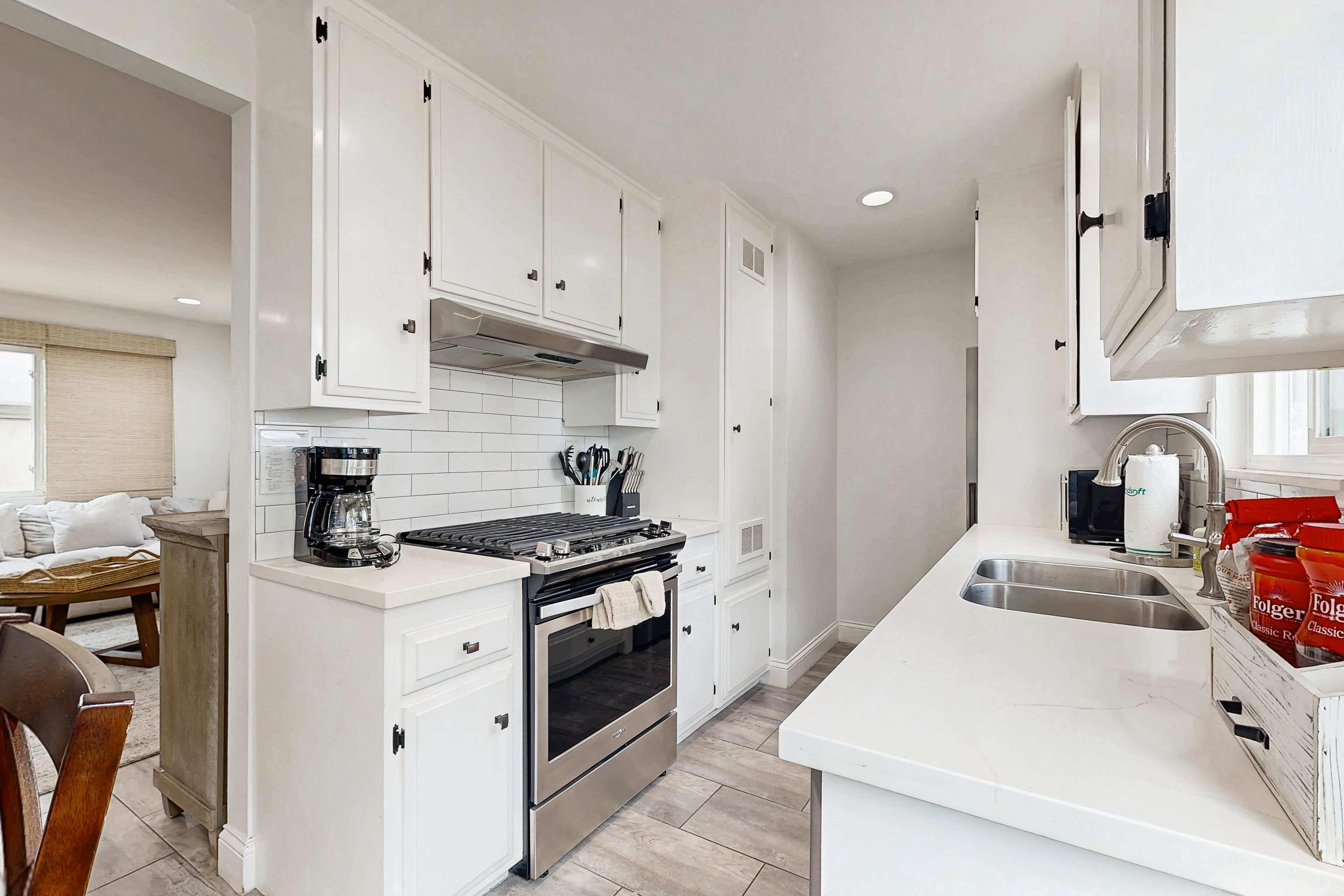 冰箱、微波炉、烤箱、炉灶