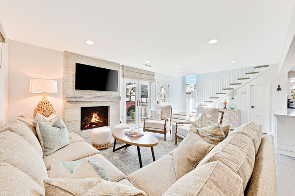 Flat-screen TV, fireplace