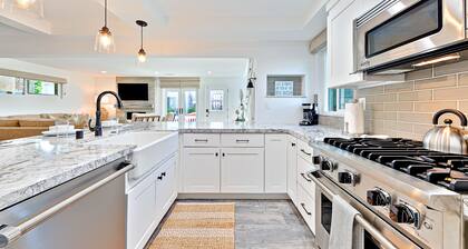 2-Story Newly Remodeled Home w/Private Patio, Great Location, Fireplace, WiFi