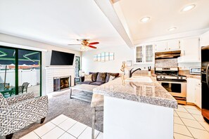 Interior - Beach home with perfect location steps to sand & private hot tub (Newport Beach)