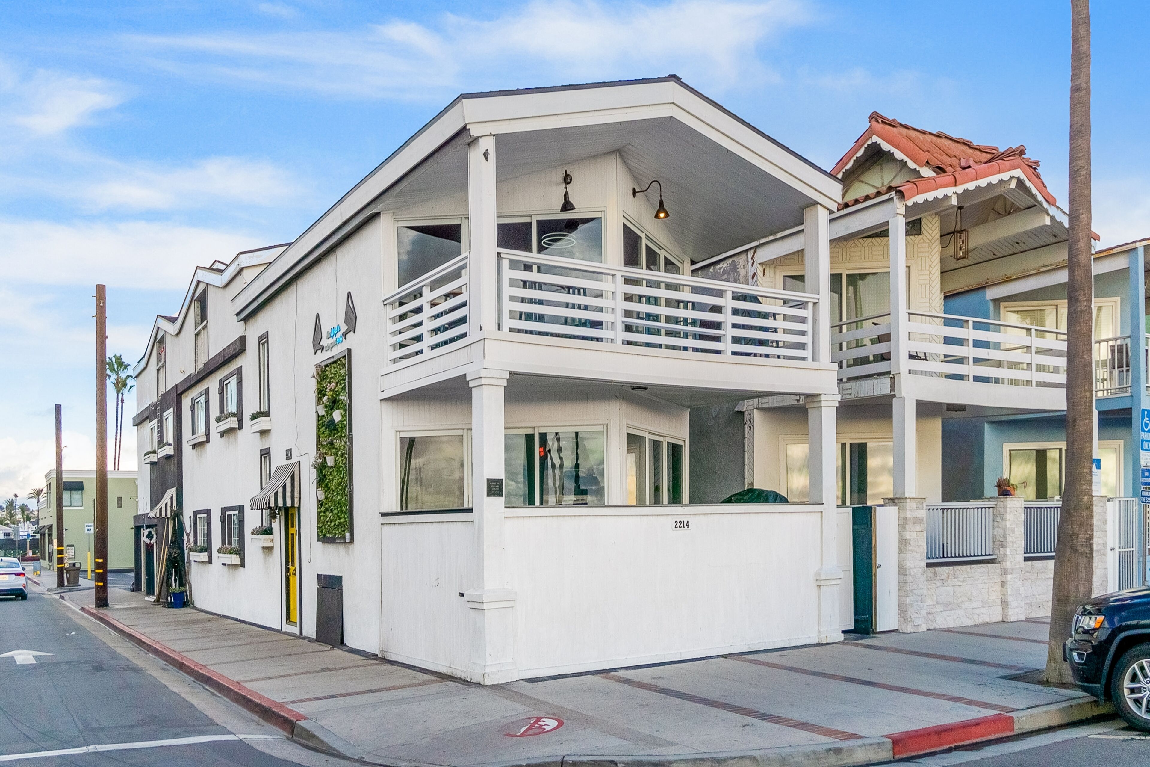 Stunning Beach Home, Great Location, Views + Walk to All