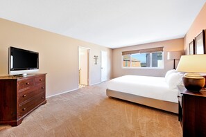 3 habitaciones, tabla de planchar con plancha, wifi y ropa de cama 