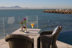 Outdoor dining - Maison Dedine (Sidi Bou Said)