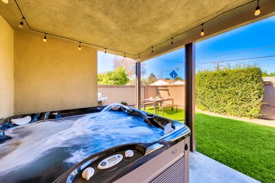 Spacious home with a private hot tub & enclosed yard - just minutes from Disney
