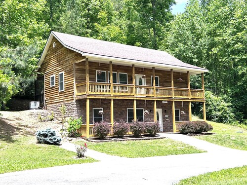 Ellie's Place-"Wow, this is nice!"