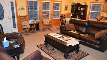 Een smart-tv, videogames, boeken en een filmbibliotheek