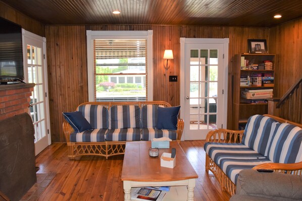 Smart TV, fireplace, books