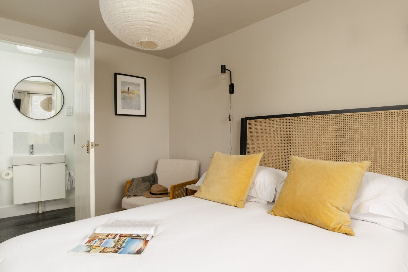 1 bedroom, travel cot, free WiFi, bed sheets