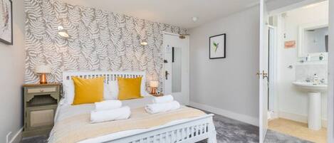 1 bedroom, desk, travel crib, free WiFi