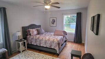 4 bedrooms, desk, iron/ironing board, free WiFi