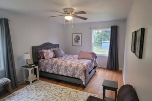 4 bedrooms, desk, iron/ironing board, free WiFi