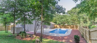 Royal's Blue POOL House - 1 mi to  Chiefs/Royals Stadium