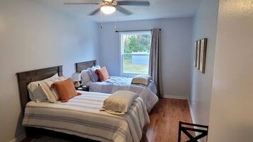 4 soveværelser, skrivebord, strygejern/strygebræt, gratis Wi-Fi