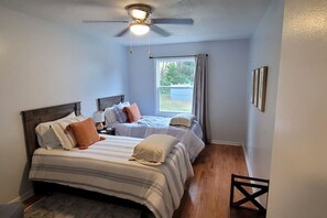 4 bedrooms, desk, iron/ironing board, free WiFi