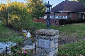 Property grounds - Royal's Blue POOL House - 1 mi to  Chiefs/Royals Stadium (Independence)