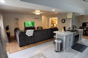 Smart TV, caminetto, studio