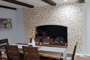 Dining - Royal's Blue POOL House - 1 mi to  Chiefs/Royals Stadium (Independence)