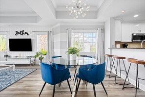 Dining - Centre Court Luxury | Private Balcony | Reunion Membership (Kissimmee)