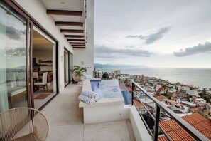 Terrace/patio - Brand-new Luxury 4 bedroom Villa with unparalleled ocean views from every room (Puerto Vallarta)