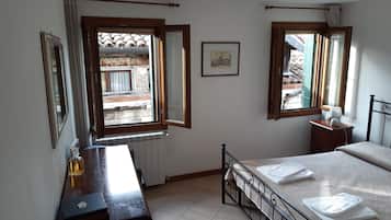 2 chambres, fer et planche Ă repasser, Wi-Fi gratuit, draps fournis