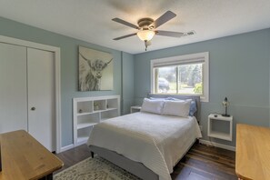 5 soverom, skrivebord, wi-fi (inkludert) og sengetøy