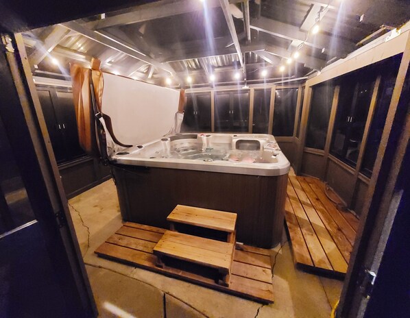 Badekar, boblebad, hårføner og håndklær