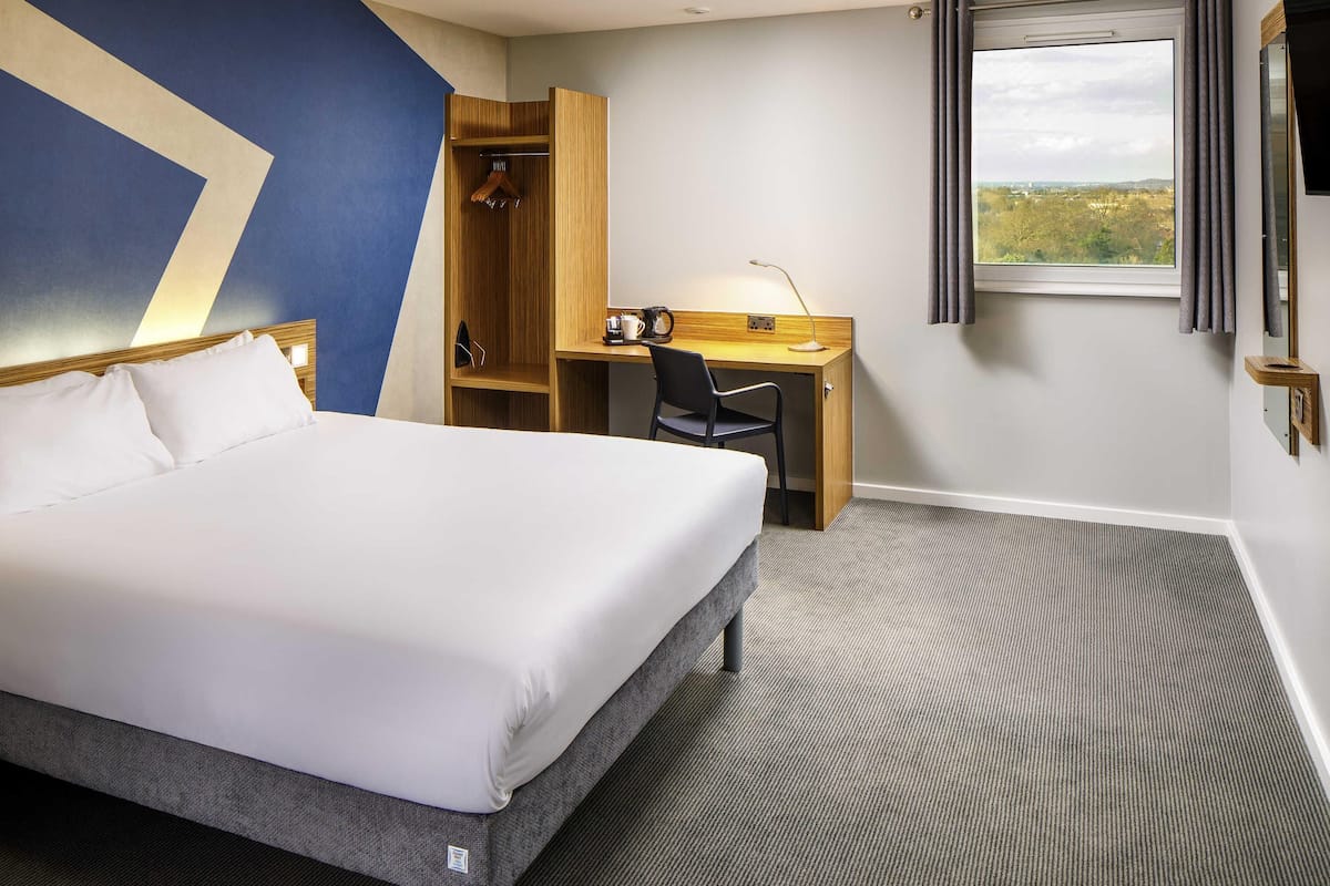 Standard Room, 1 Double Bed | Desk, laptop workspace, blackout curtains, soundproofing