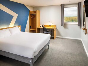 Standard Room, 1 Double Bed | Desk, laptop workspace, blackout curtains, soundproofing - Ibis budget London Heathrow Central (Hounslow)