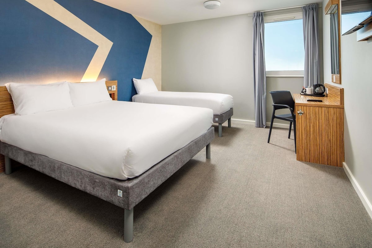 Standard Room, Multiple Beds | Desk, laptop workspace, blackout curtains, soundproofing