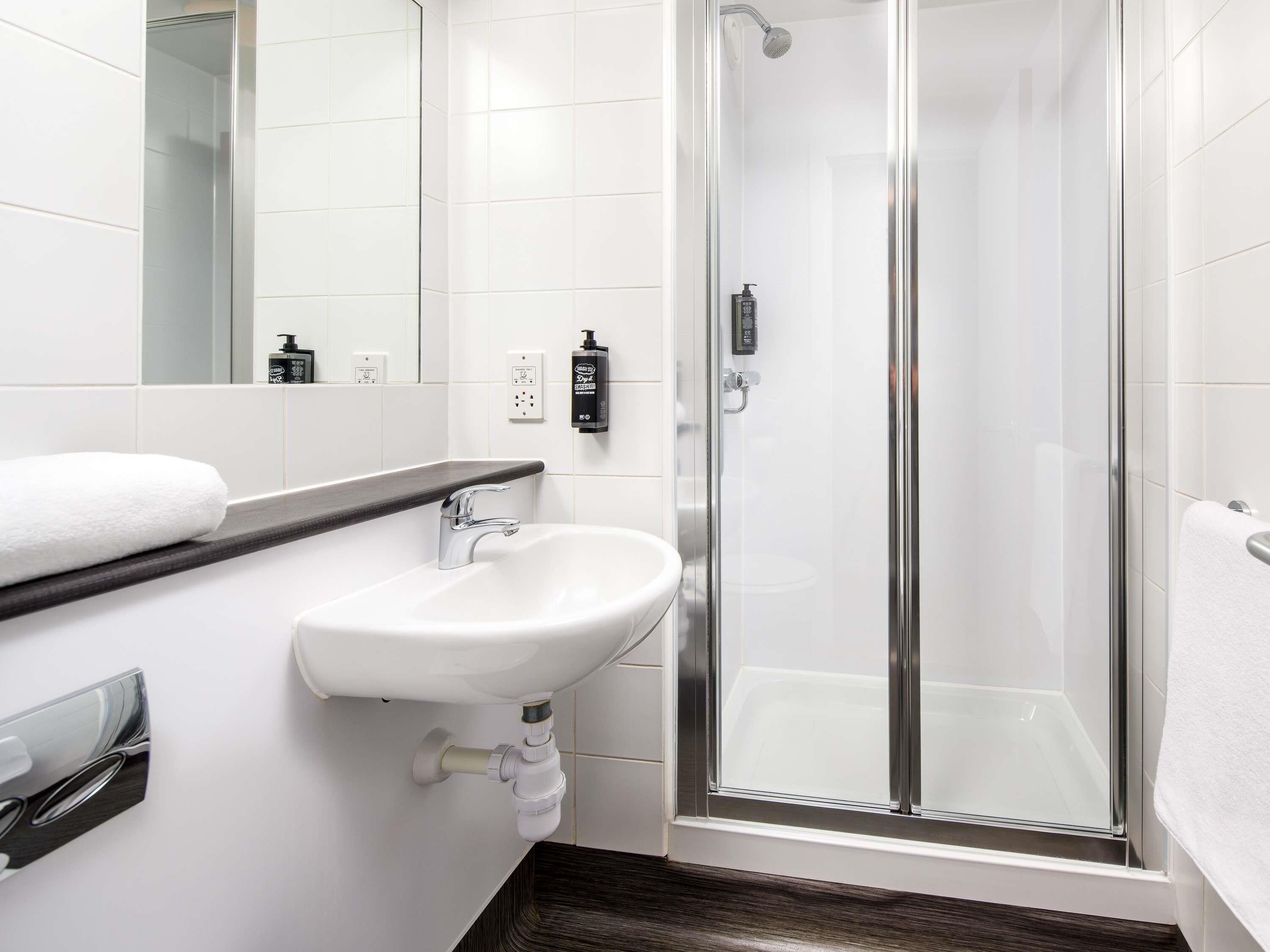 Standard Room, 3 Twin Beds | Desk, laptop workspace, blackout drapes, soundproofing