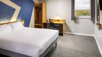 Standardzimmer, 1 Doppelbett | Schreibtisch, laptopgeeigneter Arbeitsplatz, Verdunkelungsvorhänge