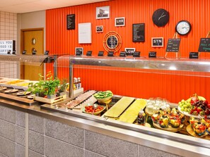 Päivittäinen buffetaamiainen maksusta