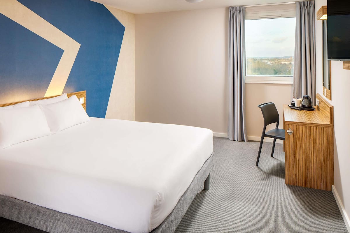 Standard Room, 1 Double Bed | Desk, laptop workspace, blackout curtains, soundproofing