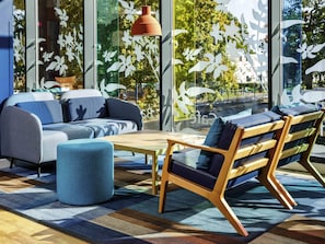 Breakfast, lunch, dinner served; international cuisine - Ibis budget London Heathrow Central (Hounslow)