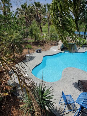 Kolam renang outdoor