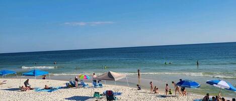 Beach nearby, sun loungers, beach towels