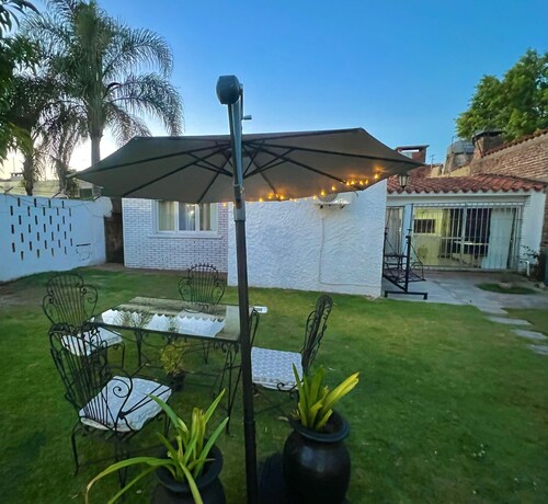 Nice house near the airport, up to 5 guests!