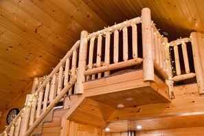 Interior - Secluded cabin located in Amish country  (West Union)
