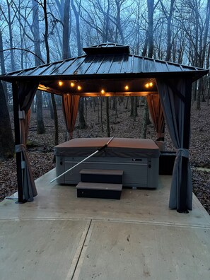 Bañera de hidromasaje al aire libre