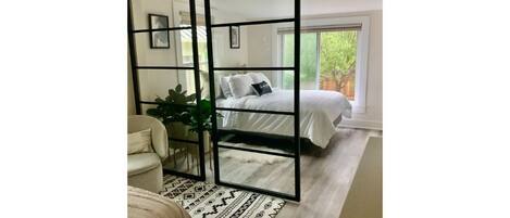 2 bedrooms, iron/ironing board, free WiFi