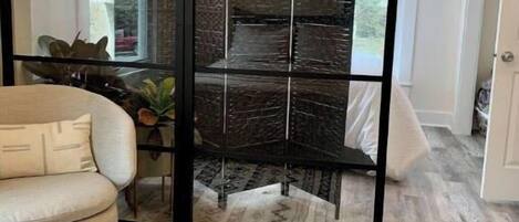 2 bedrooms, iron/ironing board, free WiFi