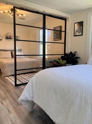 2 soverom, strykejern/-brett og wi-fi (inkludert)