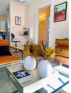 Lobby - Charming Austin Cottage, Work/Vacation Lifestyle (Austin)