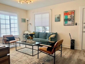 Living area - Charming Austin Cottage, Work/Vacation Lifestyle (Austin)