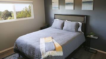 2 bedrooms, desk, iron/ironing board, free WiFi