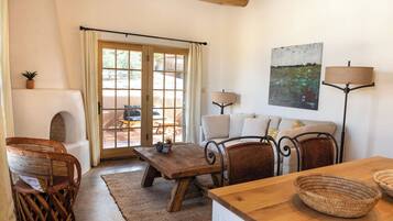 Flat-screen TV, fireplace, books