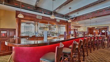 Lunch and dinner served