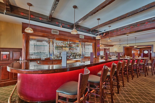 Lunch and dinner served