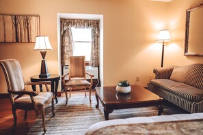 King Suite | Living area